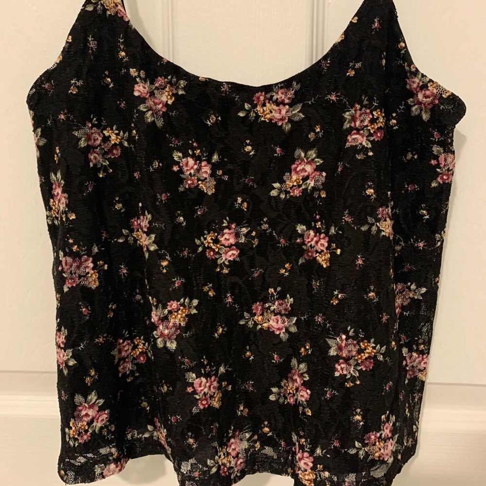 Adorable floral spaghetti strap & shear/lace back crop tank 💫 - Picture 5 of 5